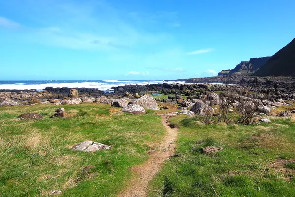 Vackra klippiga kusten av Irland — Stockfoto