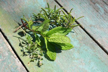 eski tablo taze otlar