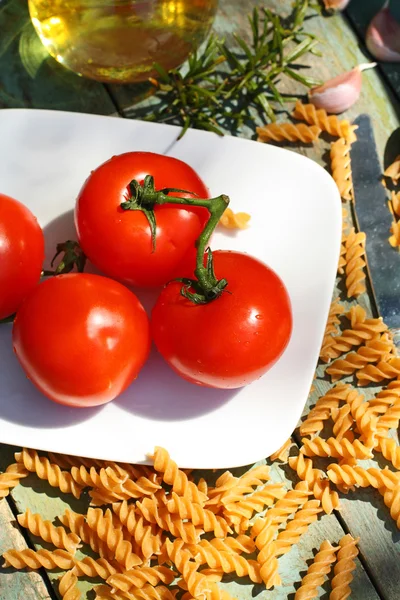 Hälsosam mat, pasta och tomater — Stockfoto