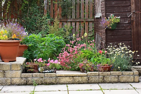 Garden stone landscaping — Stock Image Garden stone landscaping Royalty Free Stock Images