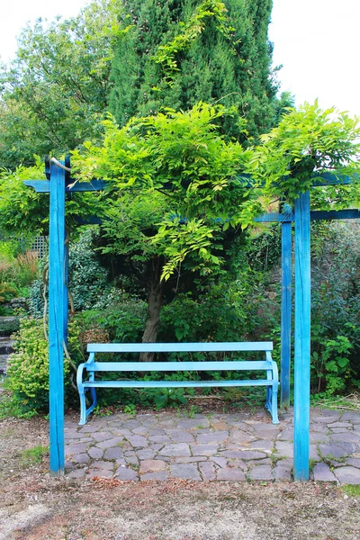 A blue bench — Stock Photo, Image