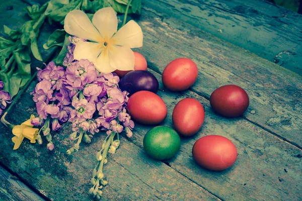 Kaunis pääsiäinen maalattu munat — kuvapankkivalokuva