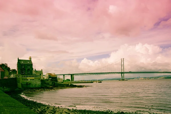 The Forth Road Bridge, Queensferry, Escocia —  Fotos de Stock