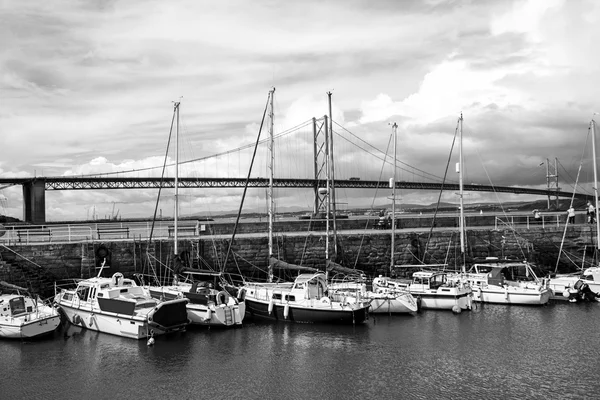 The Forth Road Bridge, Queensferry, Escocia — Foto de Stock