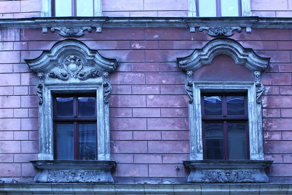 Alte, stilvolle Fenster — Stockfoto