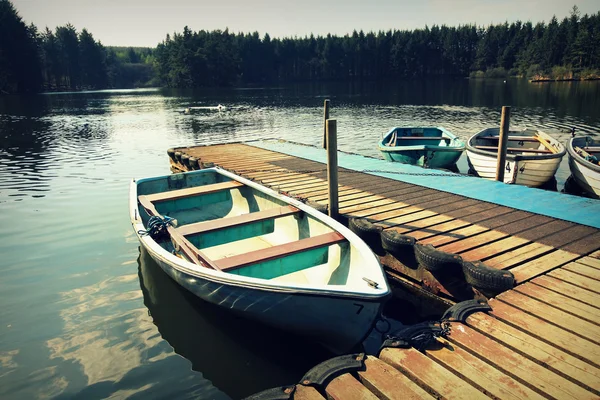 Empty boats on the lake — Stock Photo, Image