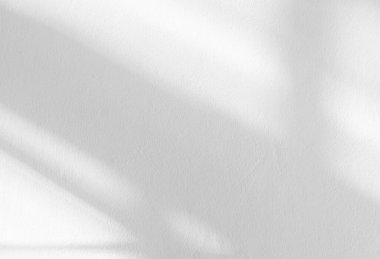 Gri gölge ve açık bulanık arkaplan beyaz duvarda, mimari karanlık gölgeler odada arka planda, tek renk, siyah ve beyaz