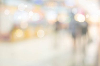 Soyut, bulanık arka plan, arka plan, lüks alışveriş merkezleri, modern mağaza merkezi, iç mekan, hafif bokeh ve alışveriş için yürüyen müşteri.