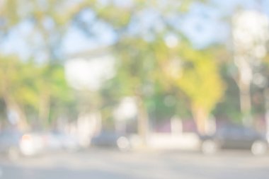 Şehir merkezinde yol, doğa ve ışık ile bulanıklık soyut arka gruplandırma