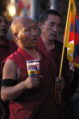 Tibet keşiş dua