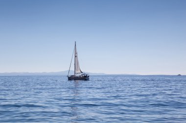 deniz üzerinde tekne