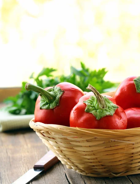 Fresh ripe red bell paprika peppers on a kitchen board — Stock Photo, Image