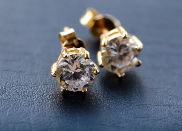 Gold earrings with diamonds macro shot — Stock Photo, Image