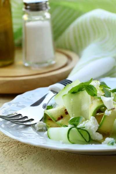 Salad of zucchini, cucumber and goat cheese — Stock Photo, Image