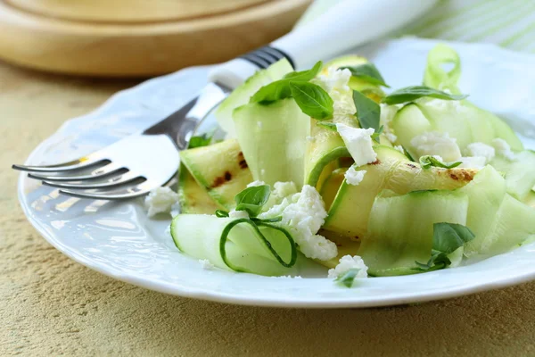 Salad of zucchini, cucumber and goat cheese — Stock Photo, Image