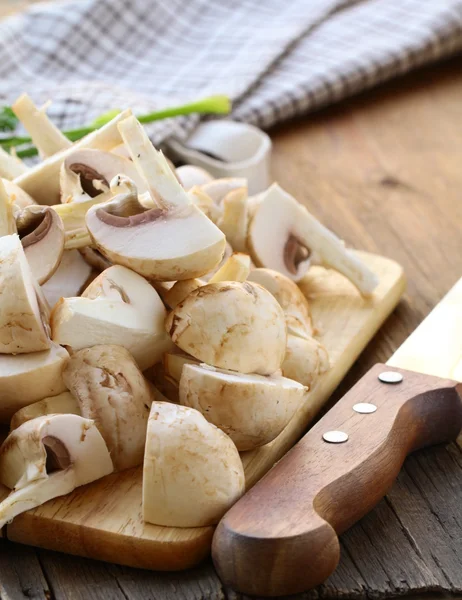 Fresh champignons mushrooms, sliced ​​on the board — Stock Photo, Image