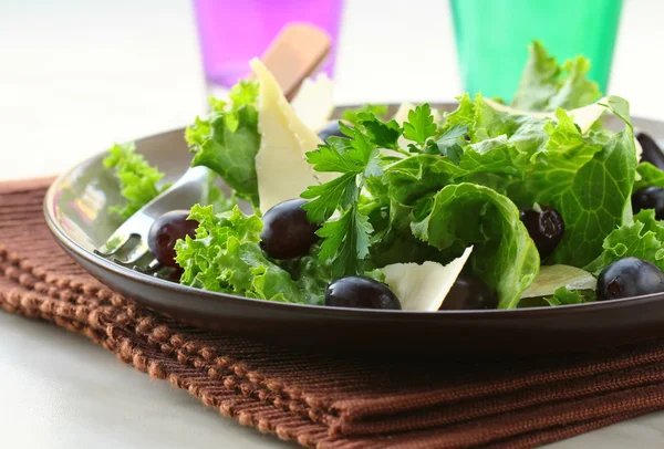 Snack salad with grapes and cheese — Stock Photo, Image