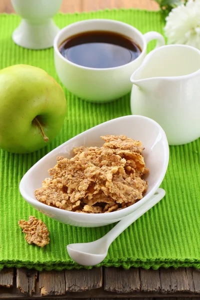 Desayuno saludable - tazón de copos de maíz con leche —  Fotos de Stock