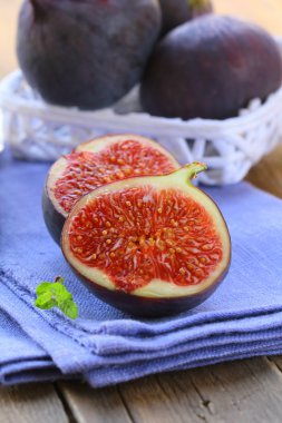 ahşap tahta üzerinde tatlı meyve olgun incir