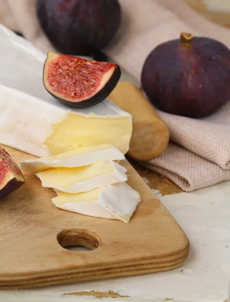 Brie cheese and sweet fruit figs on a wooden board — Stock Photo, Image