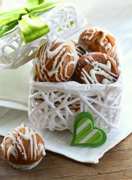 Christmas cookies with white chocolate in a gift box — Stock Photo, Image