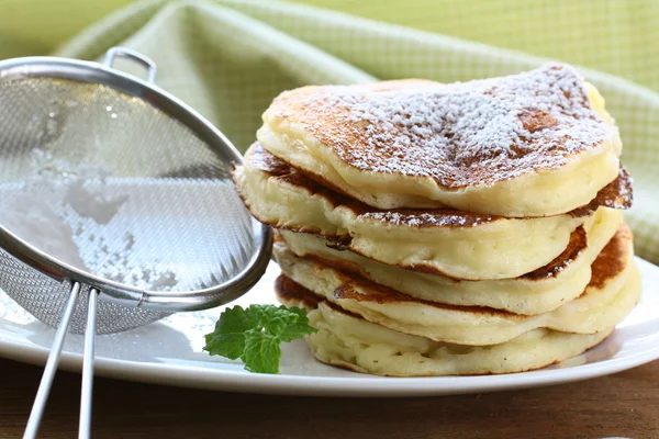 Traditional American pancakes on a plate with powdered sugar — Stock Photo, Image