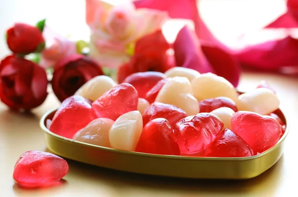 Jelly hearts with flowers and ribbons, sweet Valentine's Day — Stock Photo, Image