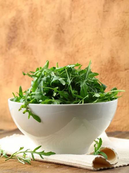 Bowl of fresh green, natural arugula — Stock Photo, Image