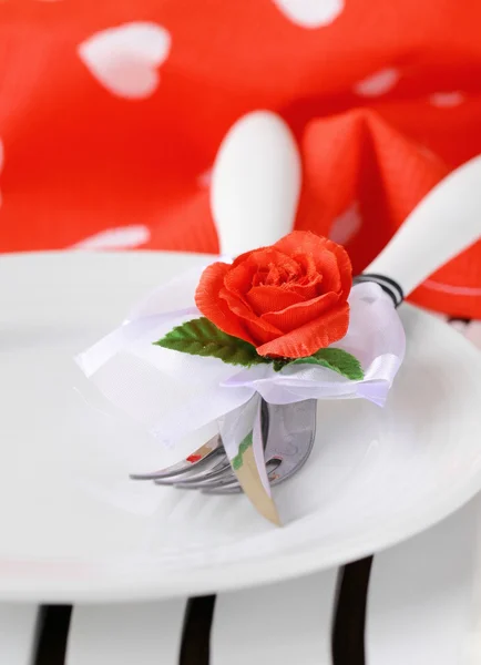 Romantico ed elegante tavolo apparecchiato, San Valentino — Foto Stock