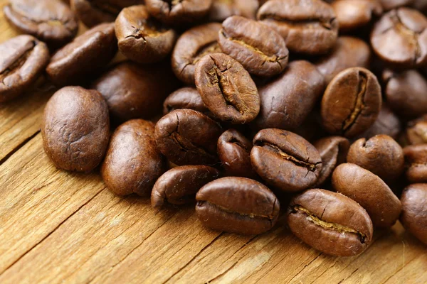 Macro shot of coffee beans on a wooden background — Stock Photo, Image