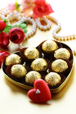 çikolata ve inci, Sevgililer günü için hediye kutusu