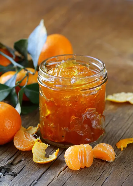 Laranja tangerina marmelada compota caseira em um frasco de vidro — Fotografia de Stock