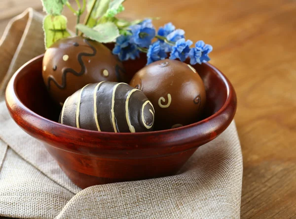 Húsvéti dekoráció tojást a fából készült háttér — Stock Fotó