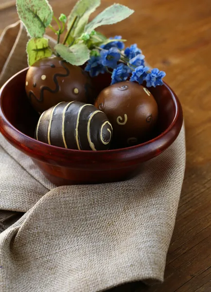 Easter decor eggs on wooden background — Stock Photo, Image
