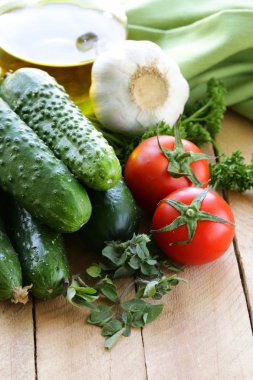 taze sebze salatalık, domates, sarımsak
