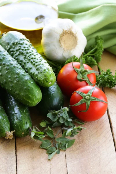 Fresh vegetables cucumber, tomato and garlic — Stock Photo, Image