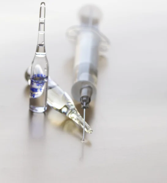 Close-up of vaccine drop on syringe needle — Stock Photo, Image