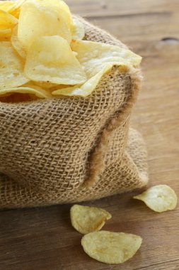 doğal organik patates cipsi bir keten torba