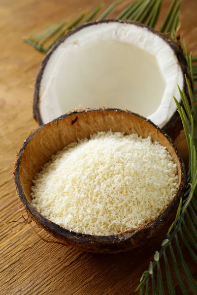 Grounded coconut flakes and fresh coconut — Stock Photo, Image