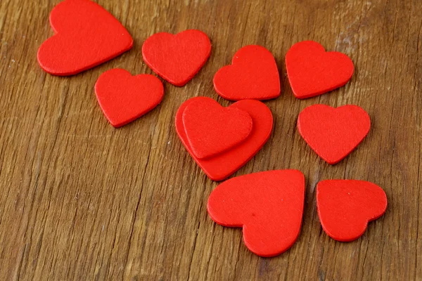 Grupo de corazones de madera roja, símbolo del amor —  Fotos de Stock