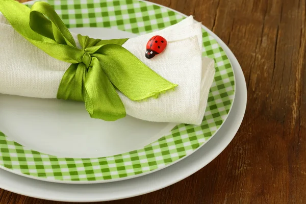 Table de Pâques de printemps avec ruban vert — Photo