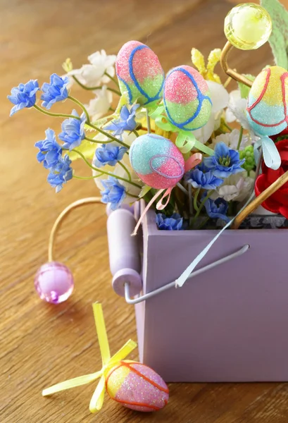 Decorations for Easter - flowers and eggs — Stock Photo, Image