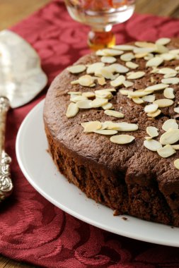 badem tepesi ile ev yapımı çikolatalı kek