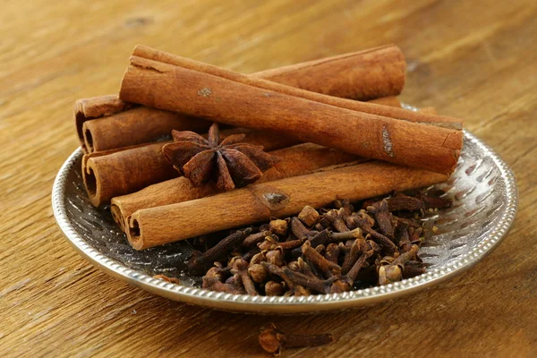 Cinnamon, anise and clove on a silver plate — Stock Photo, Image
