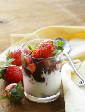 dairy dessert with chocolate sauce and strawberries clipart
