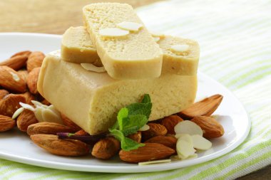 badem badem ezmesi, ekmek, taze badem istiyorum