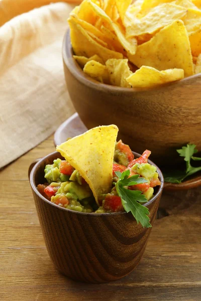 Guakomole and corn chips - avocado and tomato dip — Stock Photo, Image