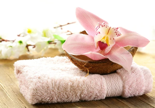 Spa concept - pink orchid on a wooden background — Stock Photo, Image