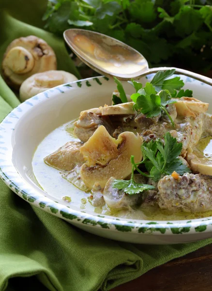 Stew chicken in a creamy sauce with mushrooms — Stock Photo, Image