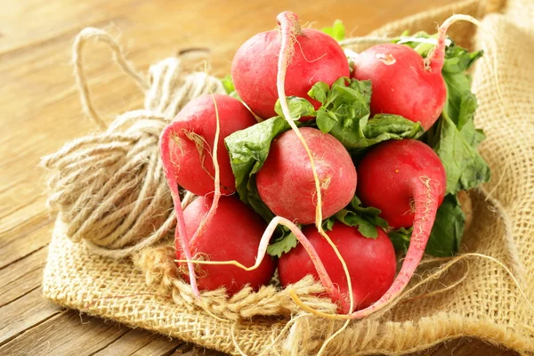Bunch of fresh organic radishes on a wooden table — Stock Photo, Image